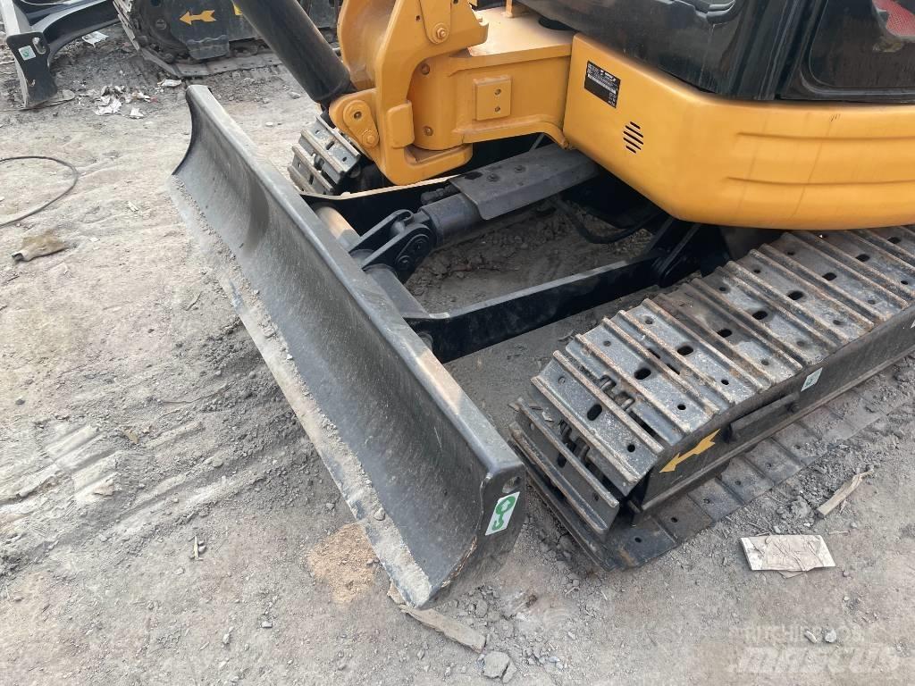 CAT 303.5ECR 小型挖掘机