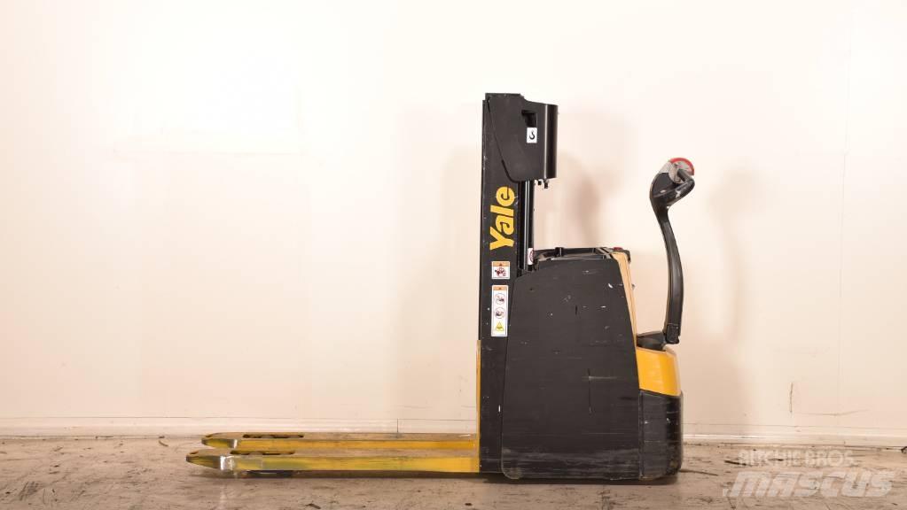 Yale MS 14 AC 手推堆垛车