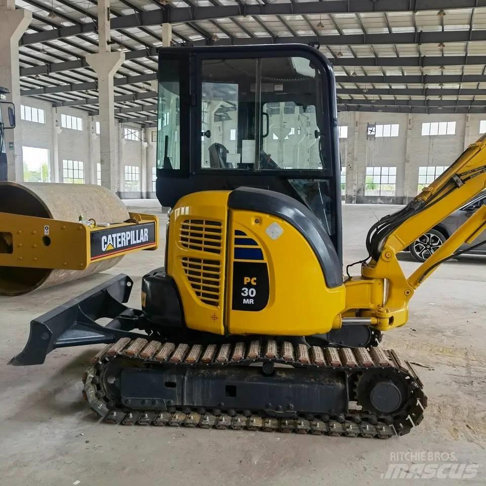 Komatsu PC30 小型挖掘机
