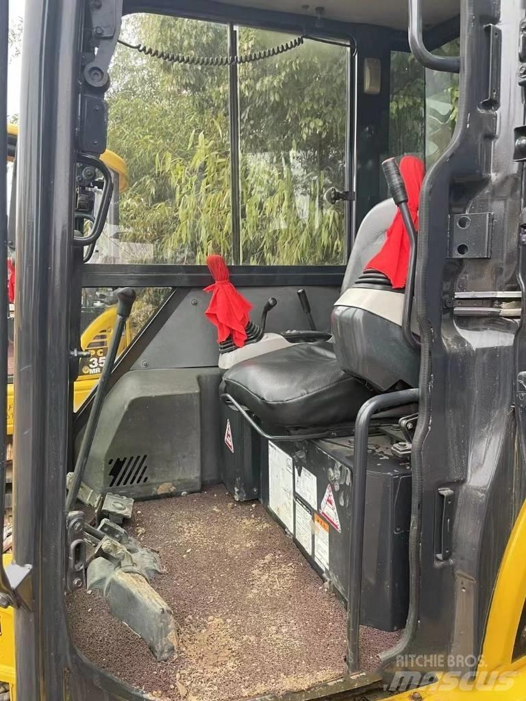 Komatsu PC30 小型挖掘机