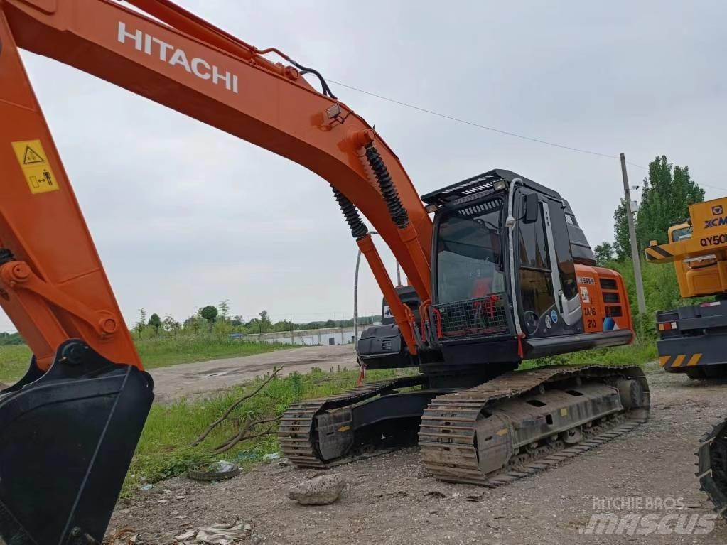 Hitachi ZX210 履带挖掘机