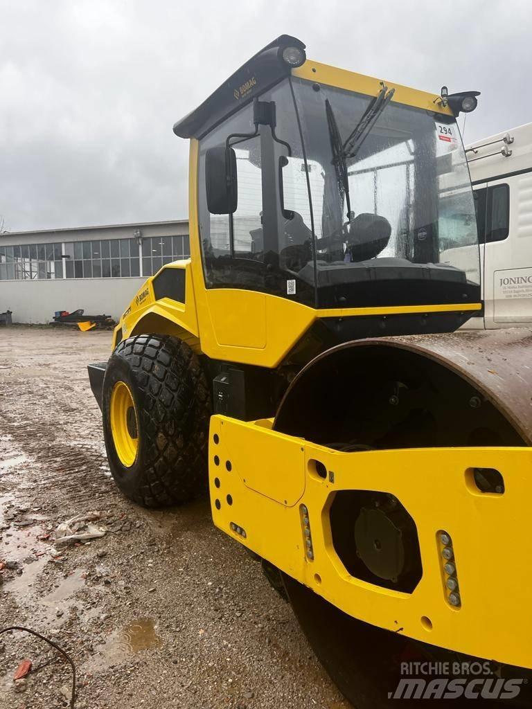 Bomag BW211 D5 单轮压路机