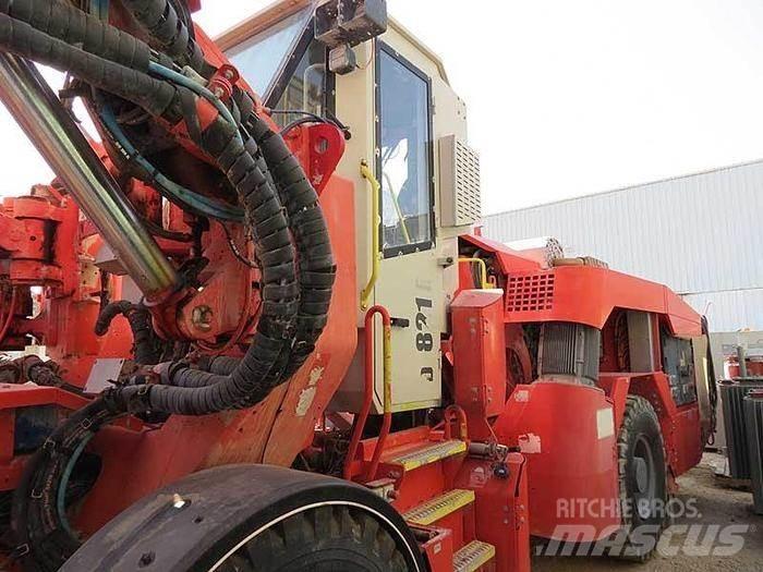 Sandvik DT 821 SC 钻孔机