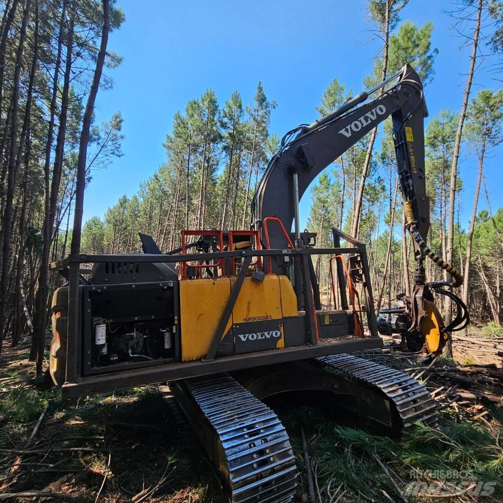 Volvo EC 200 E 挖坑机