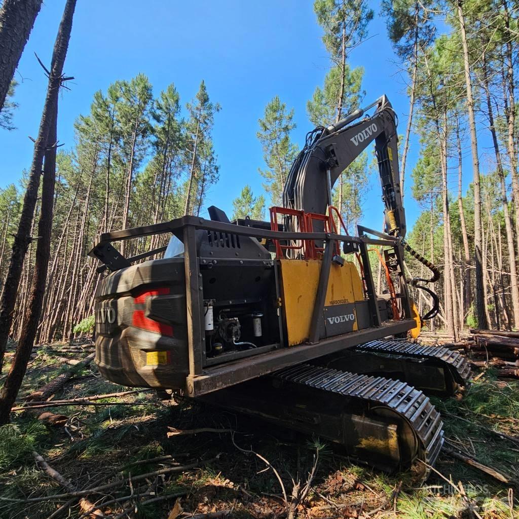 Volvo EC 200 E 挖坑机
