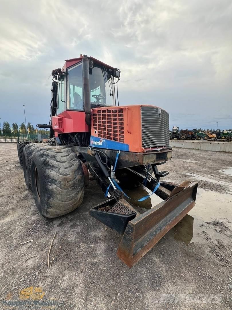 Valmet 890.2 集运机