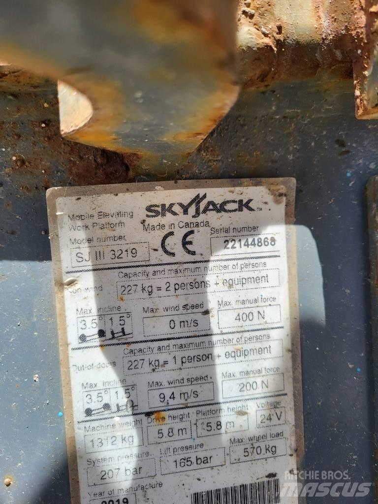SkyJack 32/19 剪叉式升降机