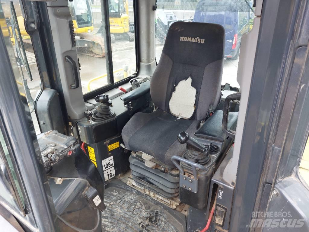 Komatsu D65PX-18 履带式推土机