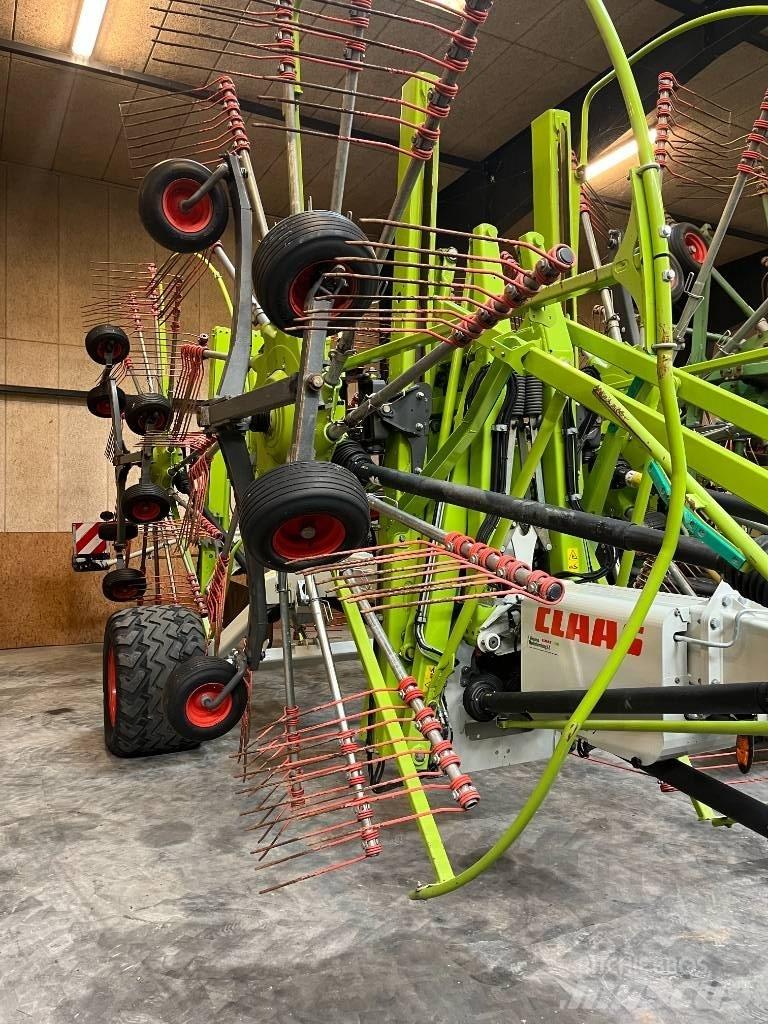 CLAAS Liner 4000 HHV 犁耙和摊草机