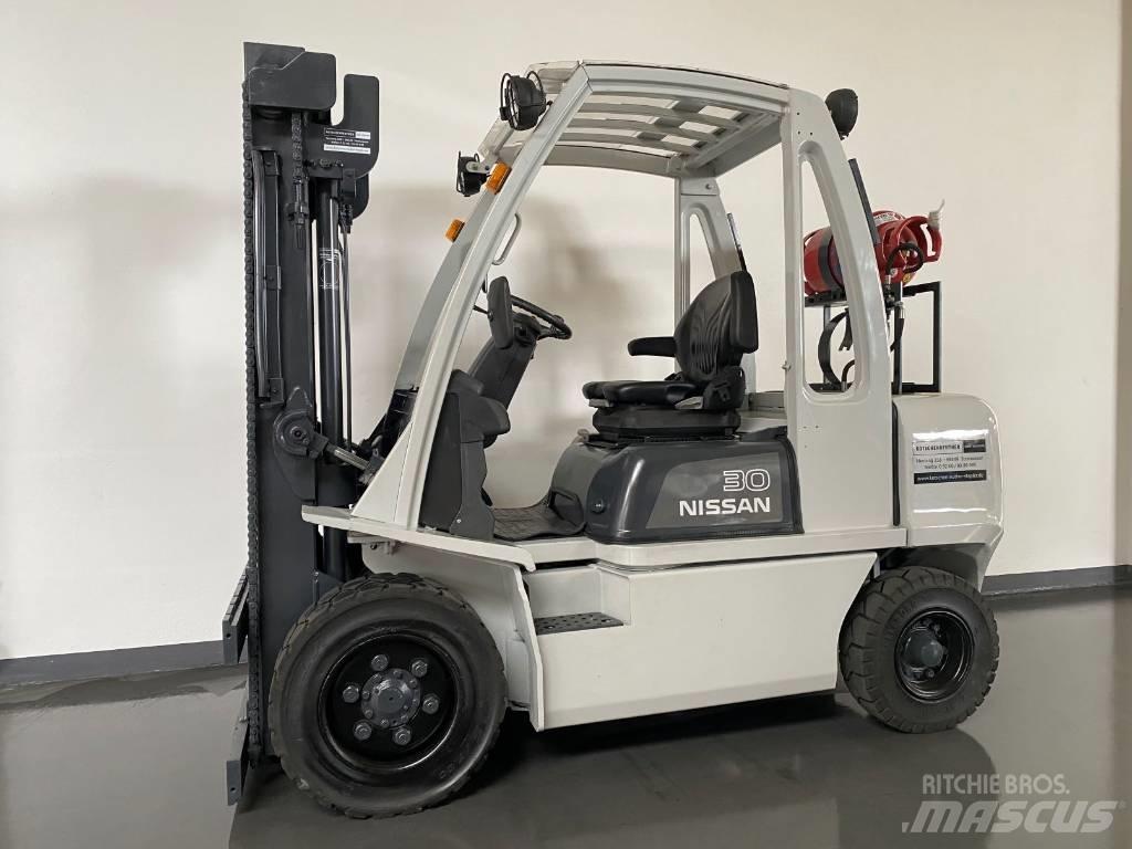 Nissan UG1D2A30LQ 天然气叉车