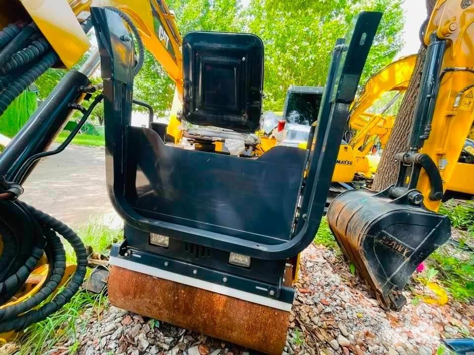 CAT 303 小型挖掘机