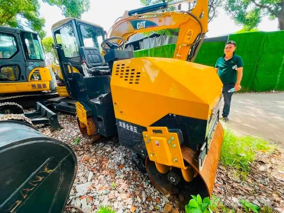 CAT 303 小型挖掘机