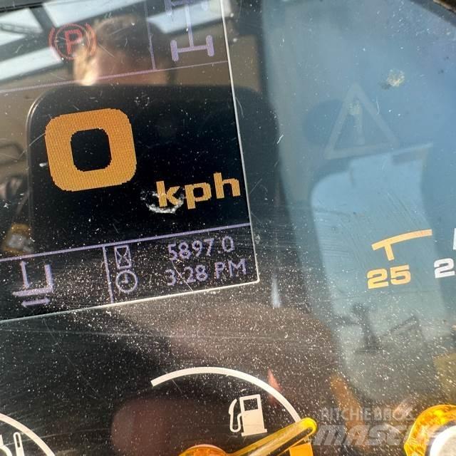 JCB 540-140 伸缩臂叉装车|叉装车