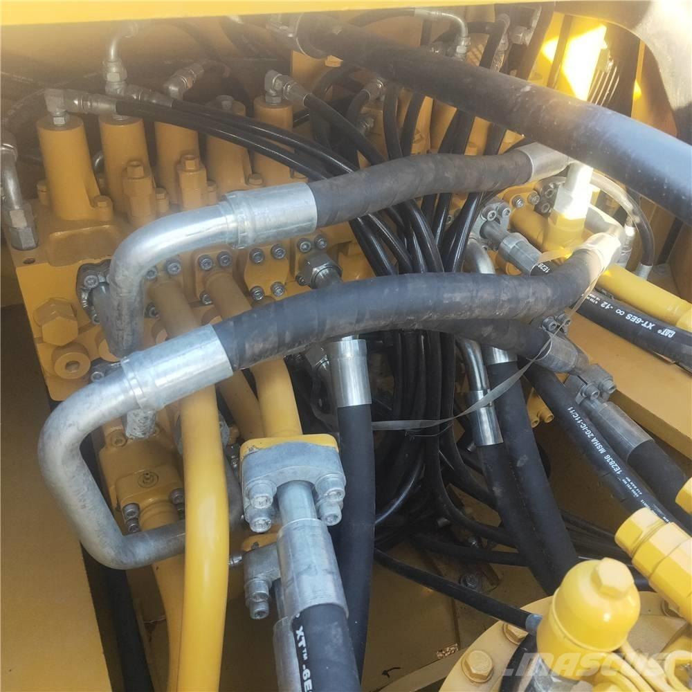 CAT 340D2 履带挖掘机