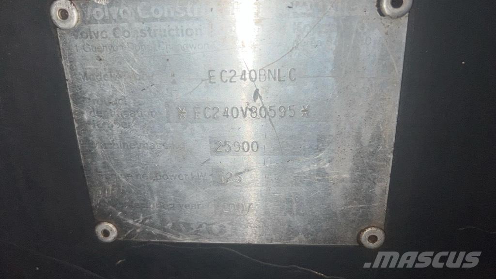 Volvo EC 290 NLC 驾驶室与内部