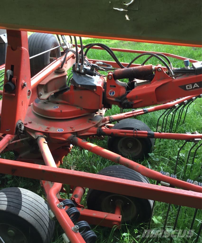 Kuhn GA 6632 料堆整形机