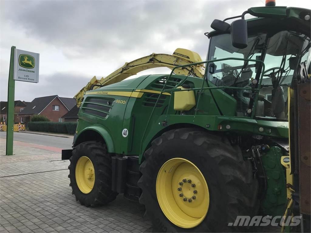 John Deere 8600 自走式青贮饲料收割机