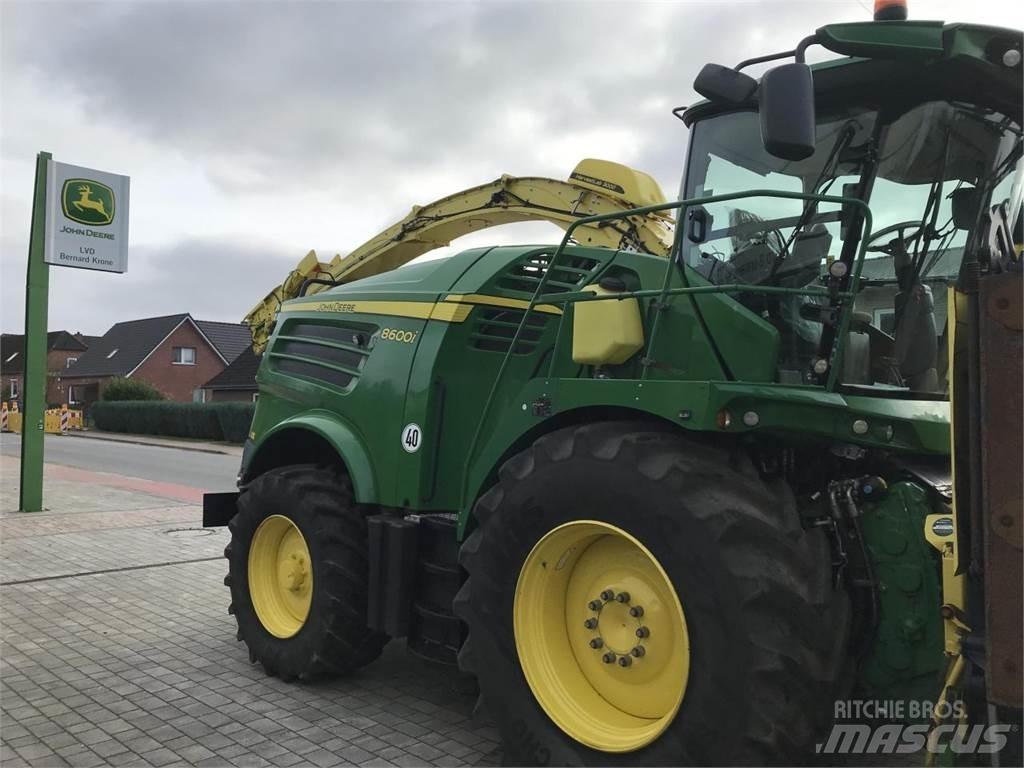 John Deere 8600 自走式青贮饲料收割机