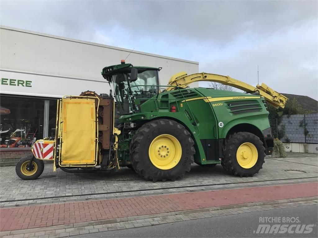 John Deere 8600 自走式青贮饲料收割机