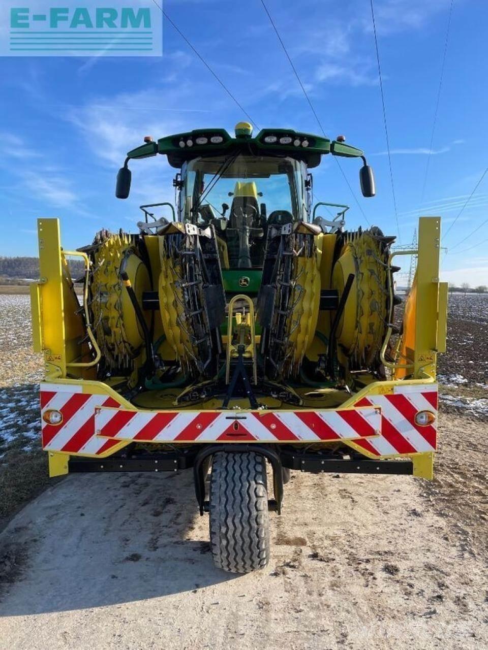 John Deere 8700i 自走式青贮饲料收割机