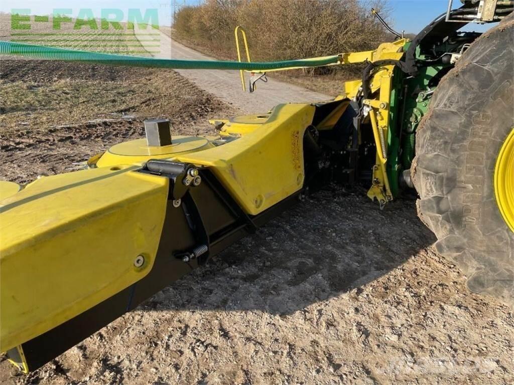 John Deere 8700i 自走式青贮饲料收割机