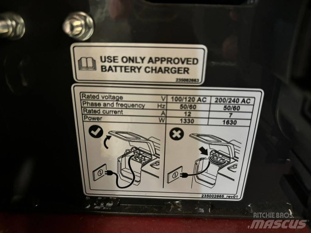 CASE CX 15 EV 小型挖掘机