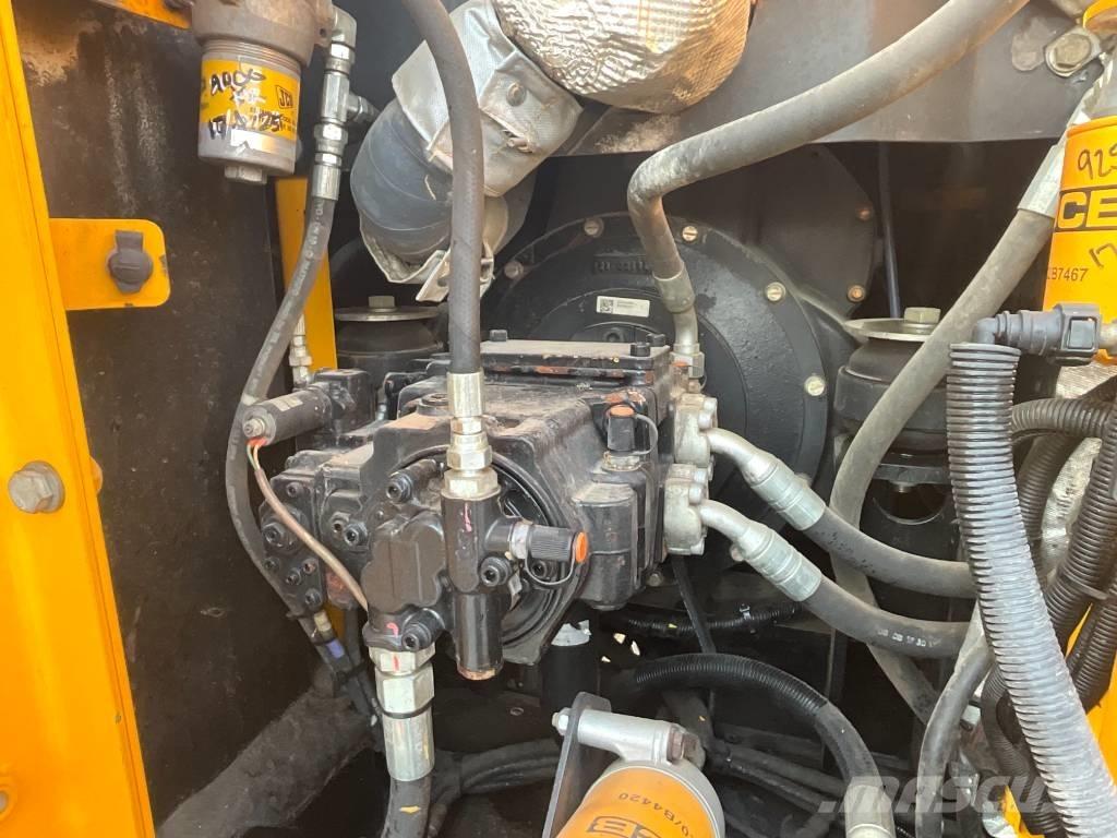 JCB JS 130 LC 4F 履带挖掘机