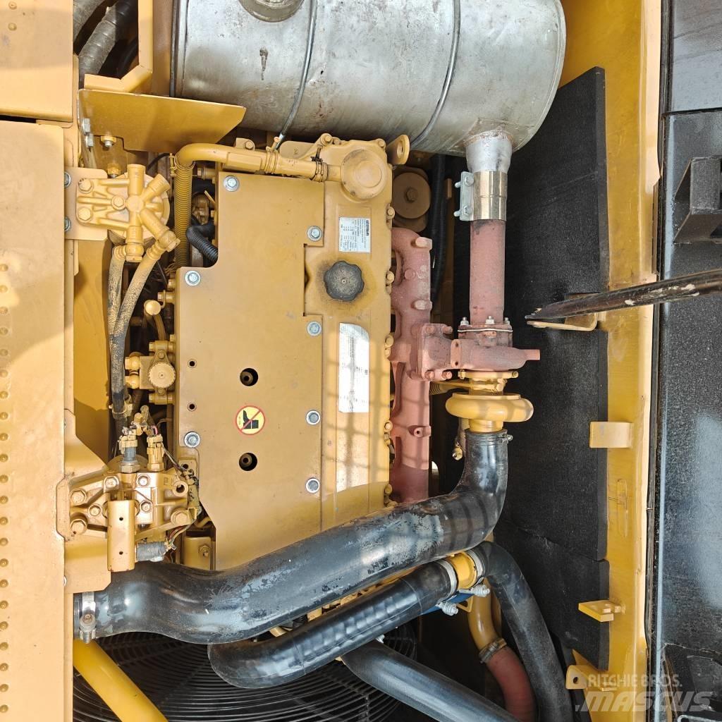 CAT 323 D L 履带挖掘机