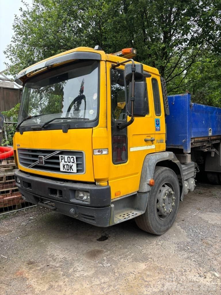 Volvo FL 220 平板栏板货车