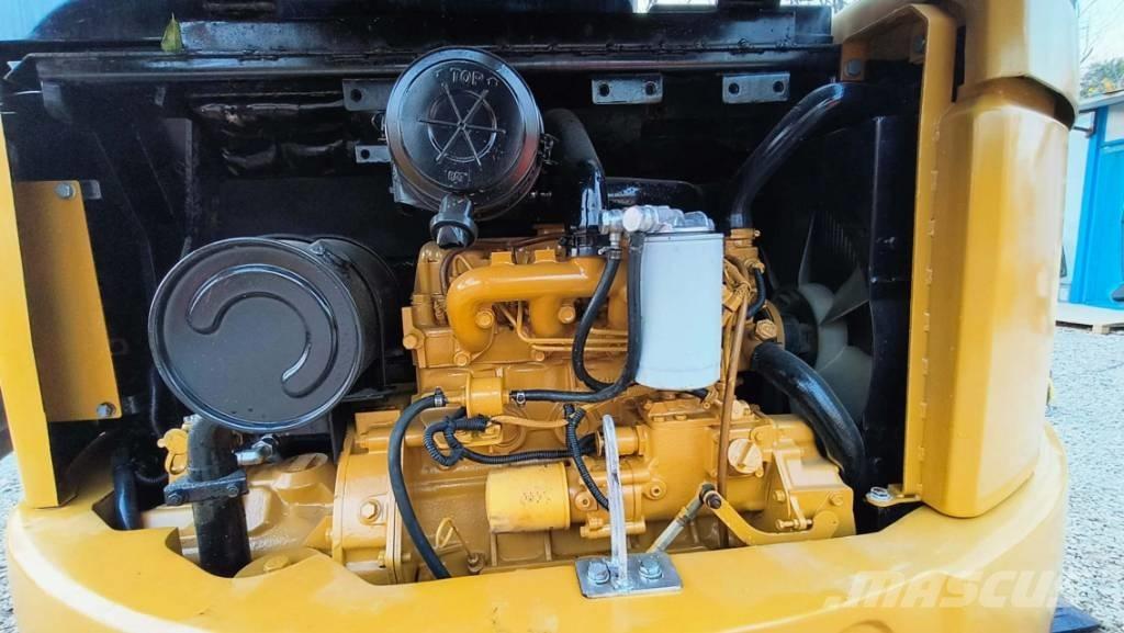 CAT 305 CR 小型挖掘机