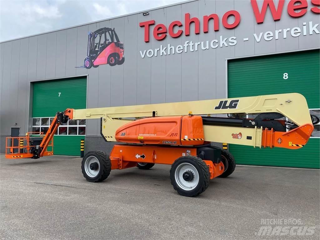 JLG 1250AJP 曲臂高空工作平台