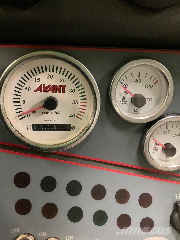 Avant 528 多功能装载机