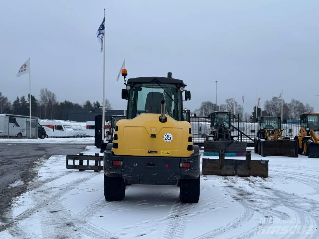 Yanmar V 120 轮式装载机