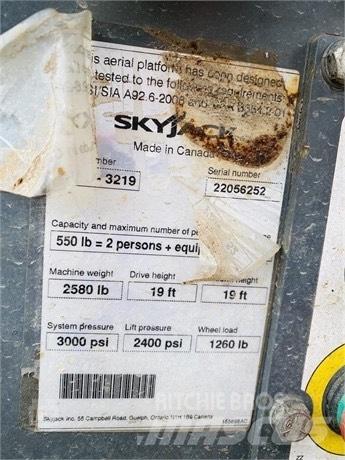 SkyJack SJ 3219 剪叉式升降机