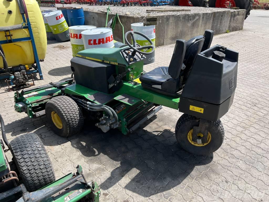 John Deere 2653 骑乘式割草机