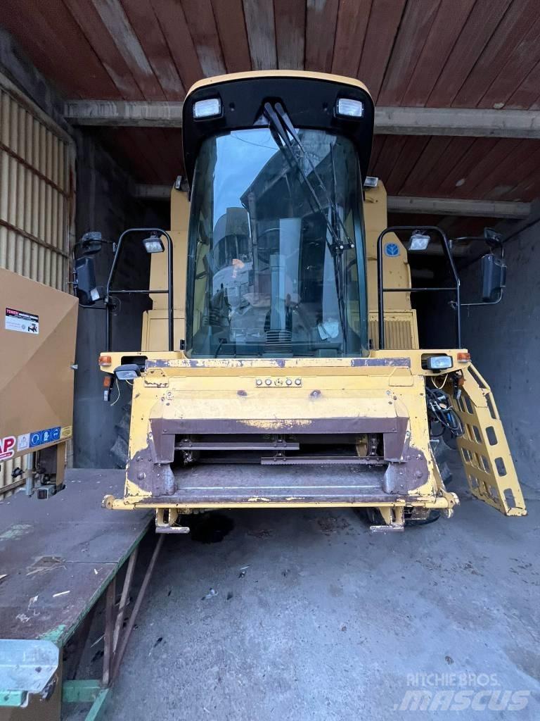 New Holland TF 76 联合收割机