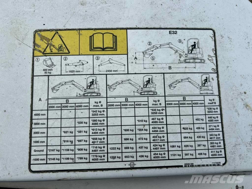 Bobcat E 32 小型挖掘机