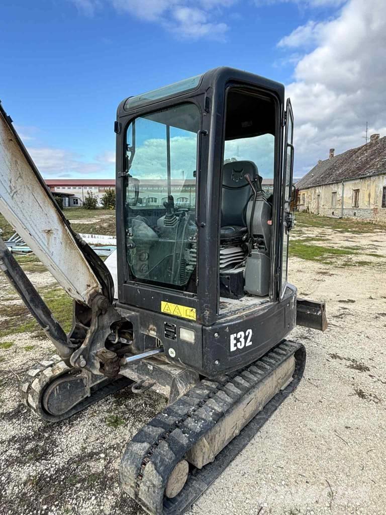Bobcat E 32 小型挖掘机