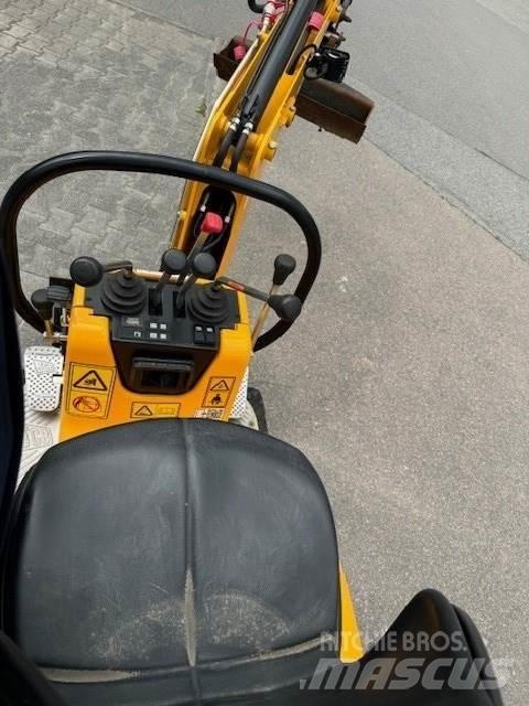 JCB 8010CTS 小型挖掘机