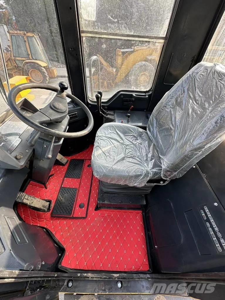 Komatsu WA 380 轮式装载机