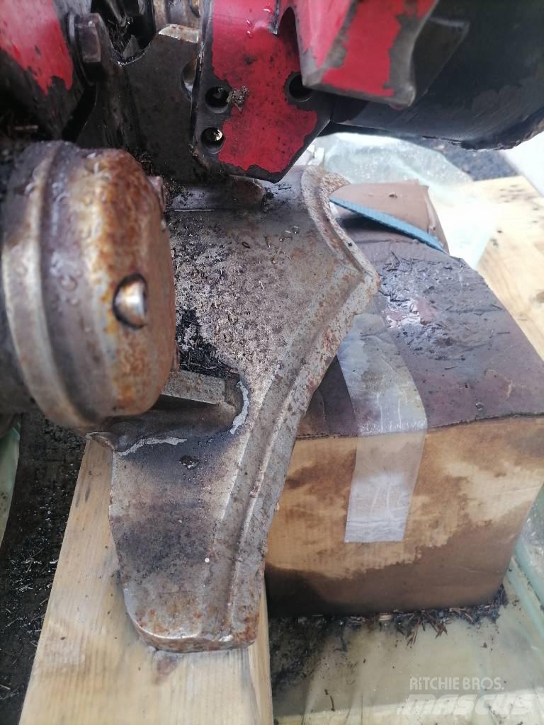 Komatsu C 124 收割机