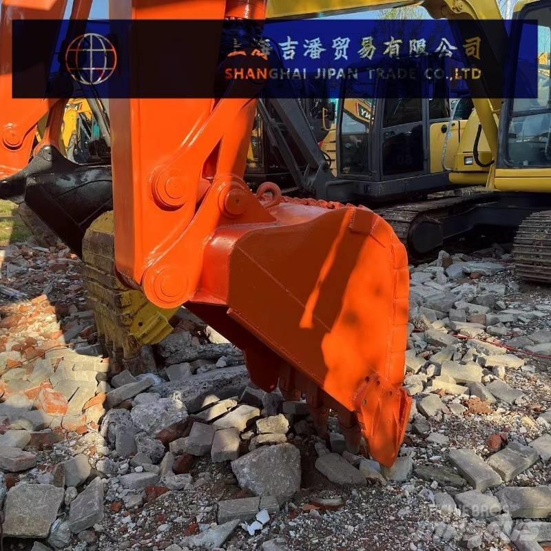 Hitachi ZX 135 履带挖掘机