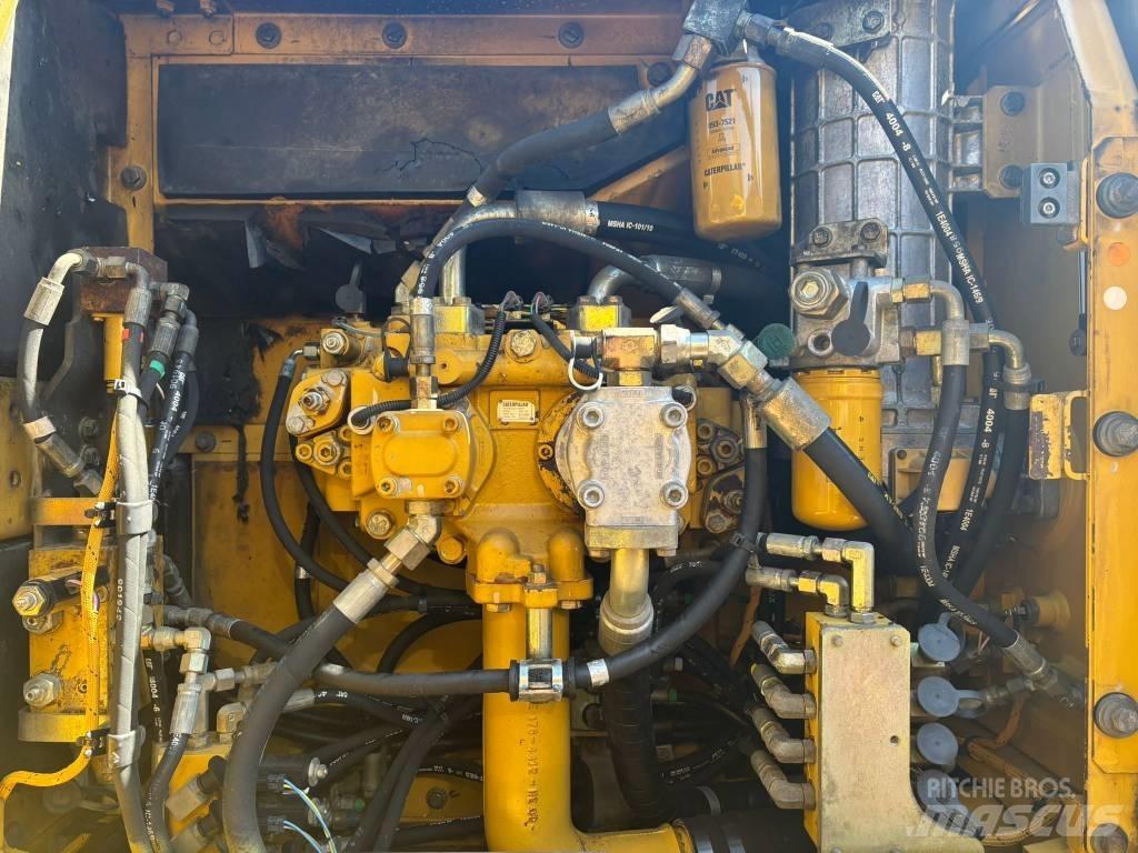 CAT 323 D L 履带挖掘机