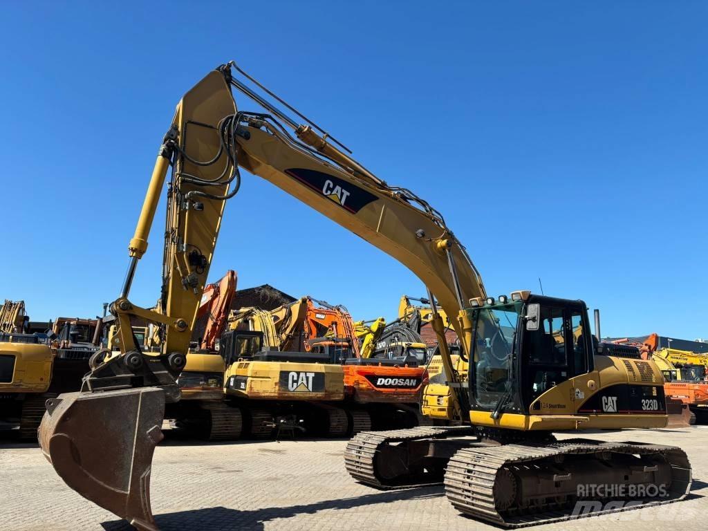 CAT 323 D L 履带挖掘机