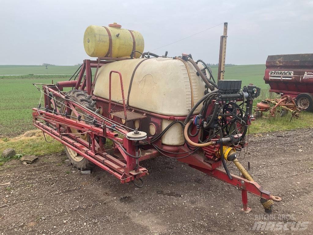 Hardi 2400 牵引式喷雾机
