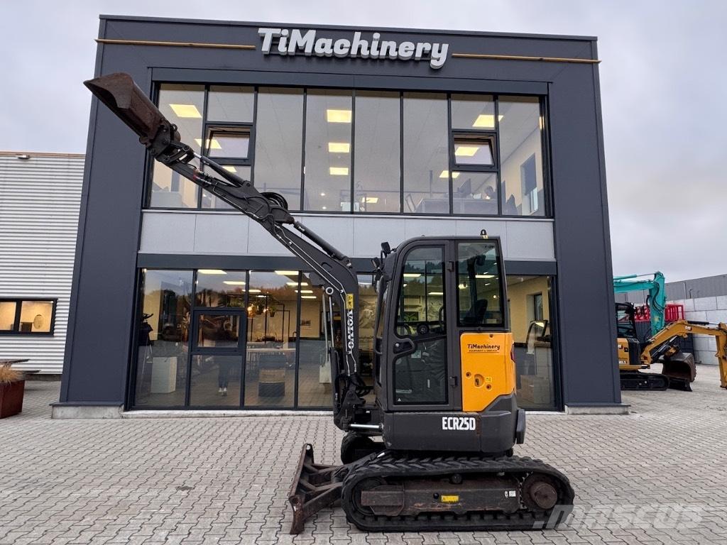 Volvo ECR 25 D 小型挖掘机