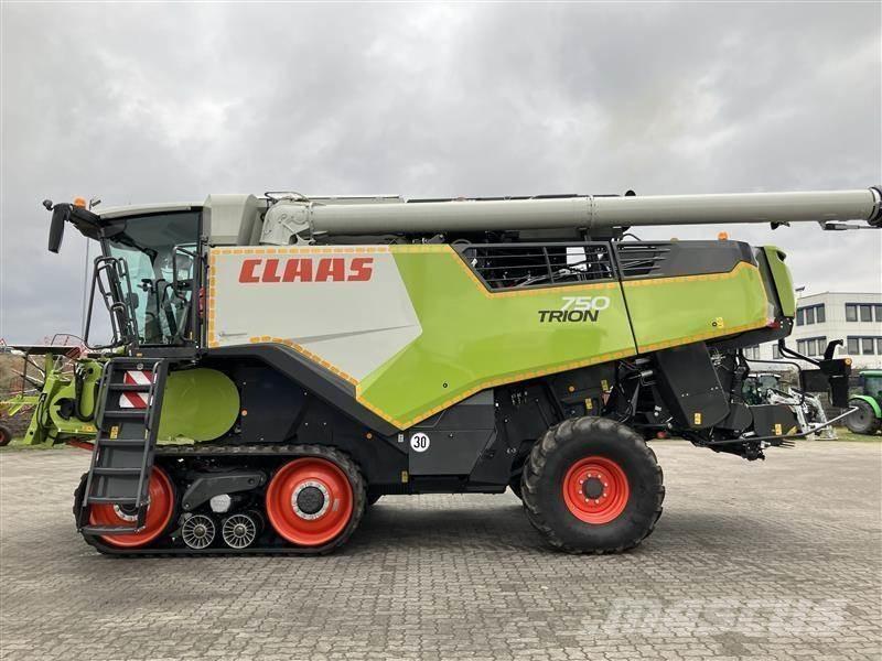CLAAS TRION 750 TT 联合收割机