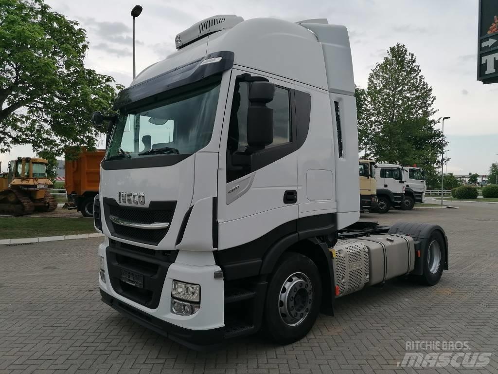 Iveco AS440ST/P 牵引车