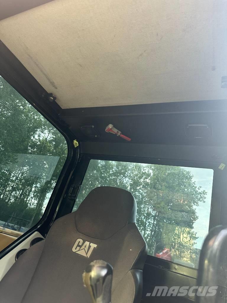 CAT 307E2 履带挖掘机