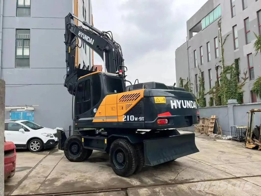 Hyundai R210W-9T 轮式挖掘机